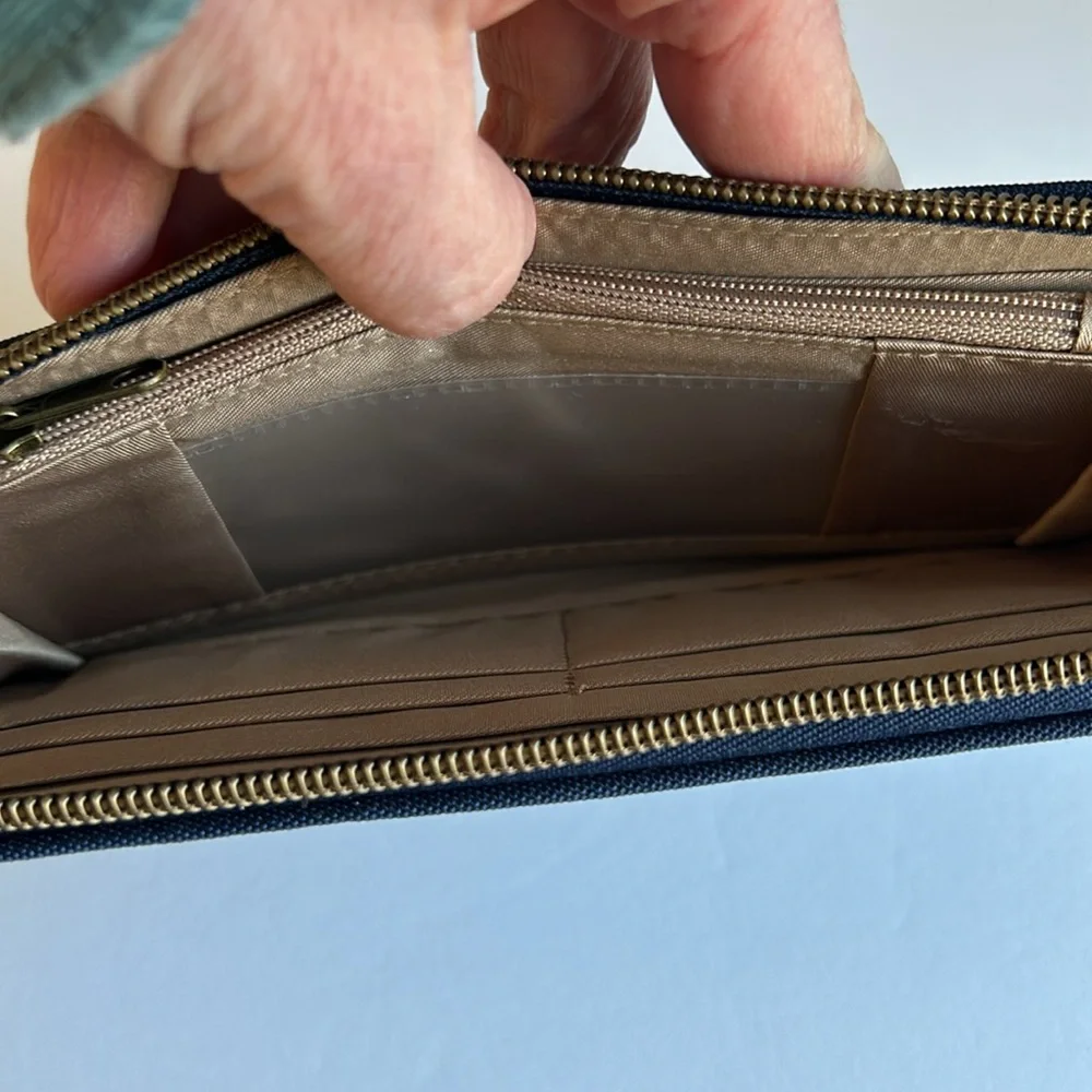 TRAVELON nwot wallet
